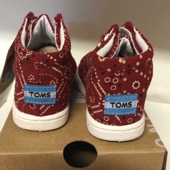 TOMS Tiny Barn Red Botas Bandana High Tops Toddler - Picture 5 of 6